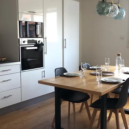 Rose Claire, Appart 2 Chambres, Parking *